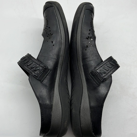 Earth Black Slip on Mules Sz 7.5. CM1870B - Picture 7 of 8